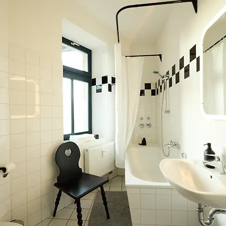 Apartment Ruhige Zentrale 2 Mit Balkon In Schwerin (Mecklenburg-Vorpommern)